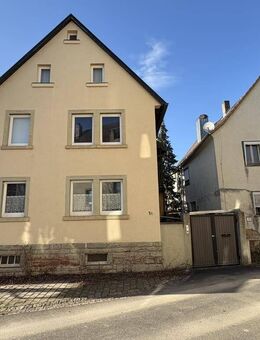 Teilsaniertes Einfamilienhaus mit kleinem Grundstück in Neubrunn zu verkaufen - Neubrunn (Bayern)