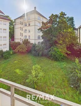 Stilvoll renovierte 2-Zimmer-Wohnung mit TG-Stellplatz in zentraler Lage von Esslingen - Esslingen (Neckar)