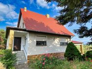 Reserviert: Schönes Einfamilienhaus mit Terrasse, Garage, großem Grundstück und Blick auf die Felder in Mockrehna - Mockrehna