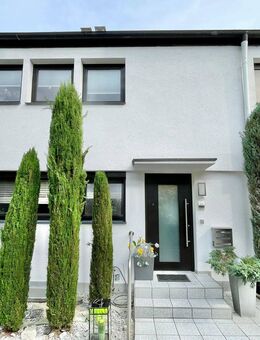 Charmantes Einfamilienhaus mit mediterranem Garten, Pool, Sauna und Kamin, PROVISIONSFREI!, - Stein (Bayern)