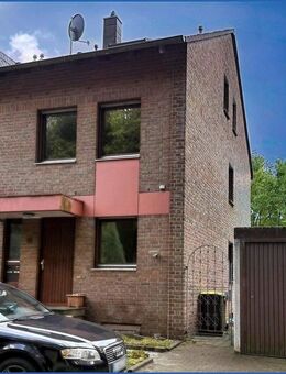 Zweifamilienhaus mit Garage, Stellplatz und Garten - Essen