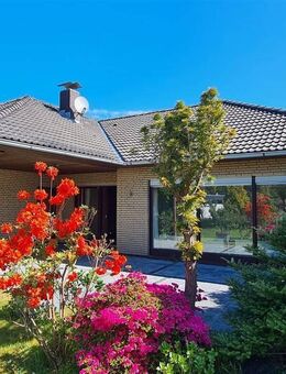 **RESERVIERT**Großzügiger Winkel-Walmdach-Bungalow in Varel - Varel