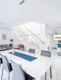 IMMOBERLIN.DE - Sehr attraktives Haus mit Sonnenterrasse, großem Garten & Garage in familiärer Lage - Wustermark