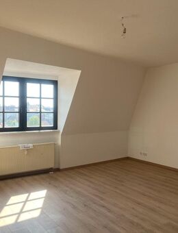 Neu sanierte 2-Zimmer-Wohnung im Dachgeschoss in Wurzen! - Wurzen