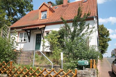 Romantisches Landhaus mit bezauberndem Garten und überdachter Terrasse