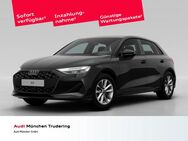 Audi A3, Sportback 30 TFSI Schaltgetriebe, Jahr 2022 - München