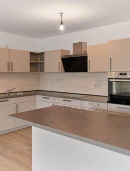 Provisionsfreie 2-Raumwohnung mit Balkon und Einbauküche in ruhiger Lage von Döbeln zu vermieten !!! - Döbeln