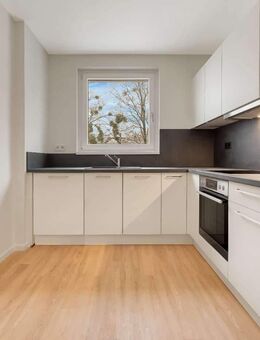 Hochwertig sanierte 2-Zimmer-Wohnung mit Einbauküche und Balkon im grünen Lichterfelde - Berlin