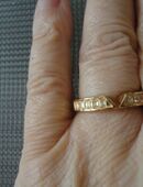 sehr schöner Ring 750 vergoldet Gr.17,4 (54) mit Steinen besetzt sieht sehr edel aus in 37213