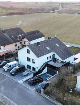 Traumhaus 330qm Wfl., 1000qm Grund, Pool, Outdoor Küche, 3 Bäder, 2 Wohnungen - Wiesenbronn