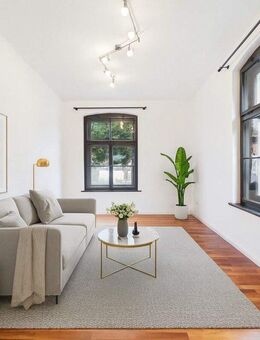 Stilvoll wohnen im denkmalgeschützten Herrenhaus! 2,5-Zi.-Whg. kernsaniert mit Balkon u. Garten - Alteglofsheim