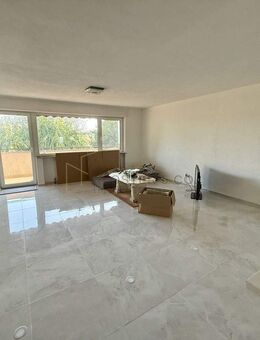 Modernisierte 3,5-Zimmer-Wohnung mit Aufzug, Balkon & Einzelgarage - Eberdingen