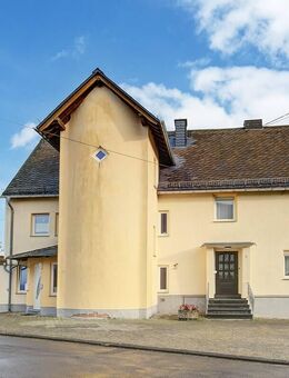 Interessantes Zweifamilienhaus im Doppelhaustil! Ansprechende Kombination aus zwei Baugenerationen! - Elkenroth