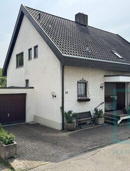 Einfamilienhaus mit Einliegerwohnung und 2 Garagen, oder 3 Parteienhaus. Man hat die Wahl - Erlenbach