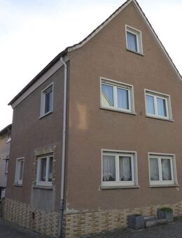 Handwerkerhaus mit Potenzial: 1-2-Familienhaus mit Terrasse, Garten und Option auf Einliegerwohnung! - Buseck