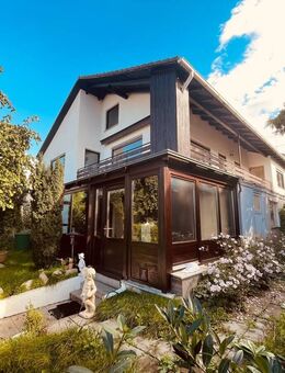 Familienfreundliches Einfamilienhaus mit Wintergarten, Garage und ansprechendem Garten - Mainburg
