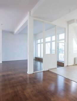 Historische Eleganz trifft Moderne: Dachgeschosswohnung mit 2 Sonnenterrassen in Charlottenburg - Berlin