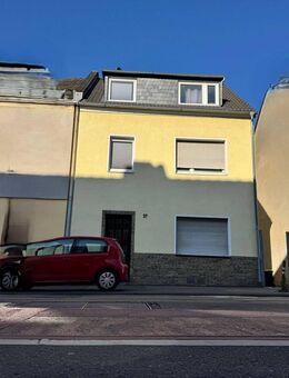 Vielseitiges Zweifamilienhaus mit attraktiver Rendite - modernisiert, vermietet, viele Optionen! - Köln