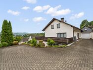 #KOMINOS IMMOBILIEN# Großzügiges Zweifamilienhaus mit Panoramablick über Attendorn - Attendorn (Hansestadt)