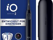 Oral-B Elektrische Zahnbürste iO Series 2, Aufsteckbürsten: 1 St., für die sanfte Reinigung, Reise-Etui