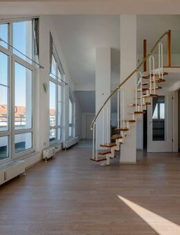 MAIER - Sofort verfügbar: Ruhige DG-Maisonettewohnung mit Aufzug, EBK und TG - Aschheim