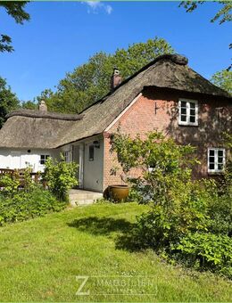 Wo Rosen blühen und Geschichte wohnt - Reetdachhaus in ruhiger Lage** - Poppenbüll
