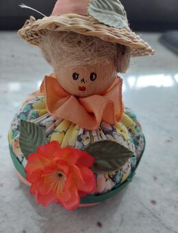 Puppe mit Strohhut handgemacht Kopf aus Holz 11 cm - Aßling