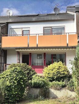 Inklusive Ausbaureserve im Dach... familienfreundliches Reihenmittelhaus mit Keller, Garage, Südterrasse/Balkon und Garten - Haßfurt