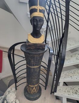 Statue mit Säule - Pforzheim