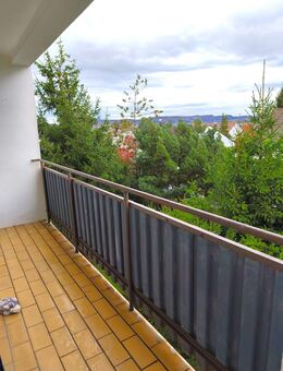 Komfortable Etagenwohnung mit Balkon, Einbauküche und Garage - Hechingen