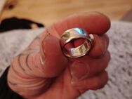 Massiver 750er goldring mit kleinem Stein - Potsdam