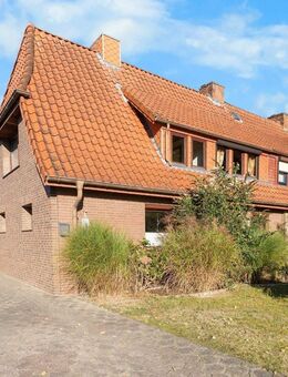 Bremen-Obervieland: Wohnkomfort - Doppelhaushälfte mit großem Grundstück und Garage - 2004 saniert - Bremen