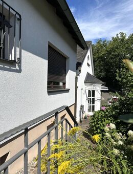 Riveris, Wohnhaus mit zusätzl. derzeitigen Bürogebäude mit Mieteinnahme, sowie Garagen - Riveris