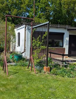 Sonnige Oase am Senftenberger See - Gemauerte Laube mit Terrasse auf 368 m² Gartengrundstück - Senftenberg