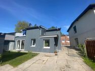Saniertes Haus mit vielen Garagen - Ahrensbök