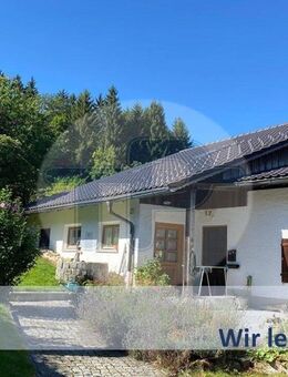FERNBLICK - URIGES LANDHAUS MIT NEBENGÄUBEDEN - Freyung
