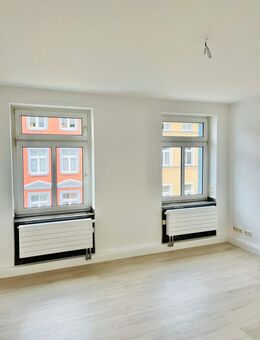 ~ Schöne 4-Zimmer Wohnung mit Balkon, Einbauküche, Badewanne, Dusche in der Paulsstadt, ~ - Schwerin