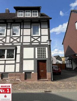 Gepflegtes Fachwerk-Reihenendhaus in zentraler Lage! - Dassel