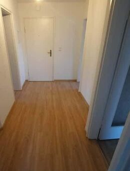 Neu renovierte 3-Zimmer-Wohnung mit TG-Stellplätzen in Fasangarten zu vermieten - München