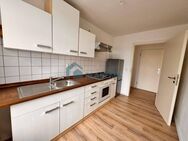 360-Grad Rundgang! 2-Zimmer, Balkon, Einbauküche & PKW Stellplatz! - Stralsund