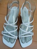 Sandalen. Schuhe in 77756