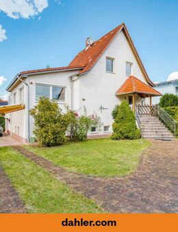 Modernisiertes Einfamilienhaus mit Pool und Gartenidylle - Berlin