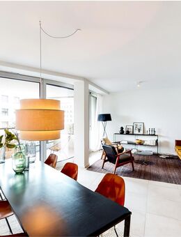 Masterbedroom, Wannenbad, Gäste-WC und Südbalkon - München