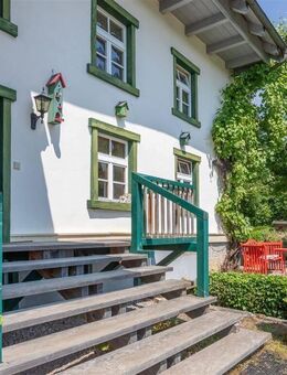 Alleinlage... soweit weit das Auge reicht! Traumhaftes Landhaus inkl. Pferdeboxen mit 94.000 qm Wiese & Natur! - Küssaberg