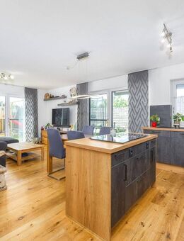 Moderne Erdgeschosswohnung, Garten und Top-Ausstattung - Baujahr 2018, KfW-55-Energieeffizienz - Abensberg