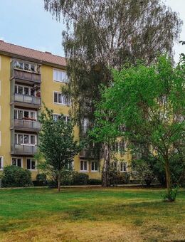Zentrale 3-Zimmer-Wohnung mit Balkon //4.OG , Rechts - Wolfsburg