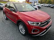 VW T-Roc, 1.5 TSI Style PDCvo hi Light Android-Auto Sprachsteuerung Alarmanlage, Jahr 2023 - Boxberg (Baden-Württemberg)