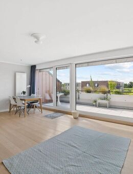Renovierte 3-Zimmer-Wohnung mit großer Dachterrasse und Blick ins Grüne - Wedel