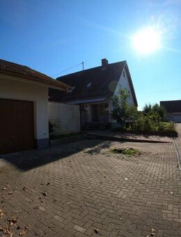 Zweifamilienhaus mit Einliegerwohnung, großem Garten, Doppelgarage & Nebengebäude - Endingen (Kaiserstuhl)