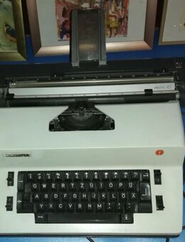 Elektrische Schreibmaschine von Olympia - Müllheim Zentrum